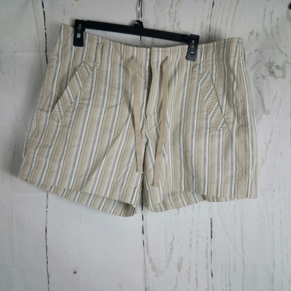 Lee Tan Beige 18M Shorts Below The Waist